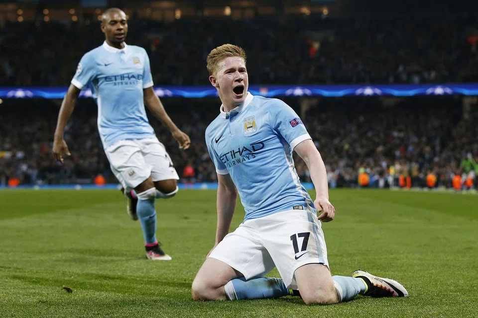 WIRA PASUKAN: Kevin De Bruyne (depan) meraikan gol cemerlangnya yang membawa Manchester City ke separuh akhir Liga Juara-Juara. - Foto REUTERS