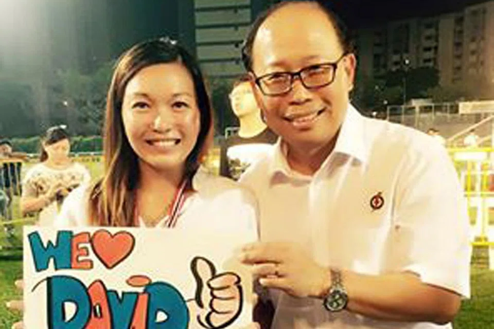 RAPAT: Encik David Ong ketika berkempen dalam pilihan raya lalu, bersama Cik Wendy Lim, (di kanannya) yang dikaitkan dengan isu pemberhentiannya sebagai AP. - Foto FACEBOOK CABANG WANITA PAP BUKIT BATOK