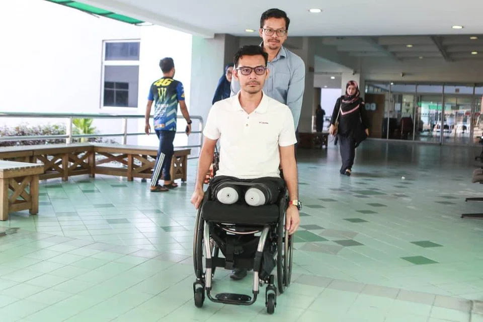 Encik Isman Ibrahim, 41 tahun, memfailkan tuntutan saman terhadap rangkaian hospital terkemuka yang menyebabkannya kehilangan kedua-dua kaki pada 2019.