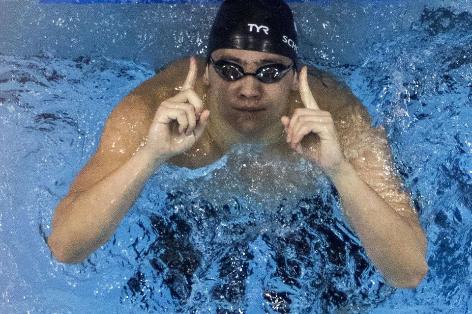 NOMBOR SATU: Jaguh renang Singapura Joseph Schooling mendapat satu lagi pengiktirafan sedang beliau gigih bersiap menghadapi Sukan Olimpik Rio pada Ogos ini. - Foto fail