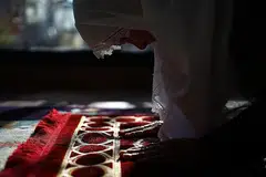 SYIRIK BERLAWANAN DENGAN TAUHID: Muslim sepatutnya hanya percaya pada dan beribadah kepada Allah, yang dapat melindungi mereka. Ini merupakan tauhid dalam Islam. Yang bertentangan daripada tauhid ialah syirik. - Foto ISTOCKPHOTO