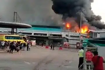DIJILAT API: Empat kedai rosak apabila Pasar Larkin yang popular dalam kalangan warga Singapura dijilat api pada Ahad. Tiada orang dilaporkan cedera.