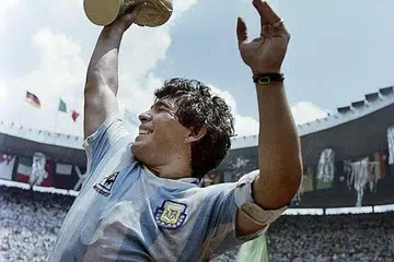Bintang bola sepak Argentina Diego Maradona . - Foto fail