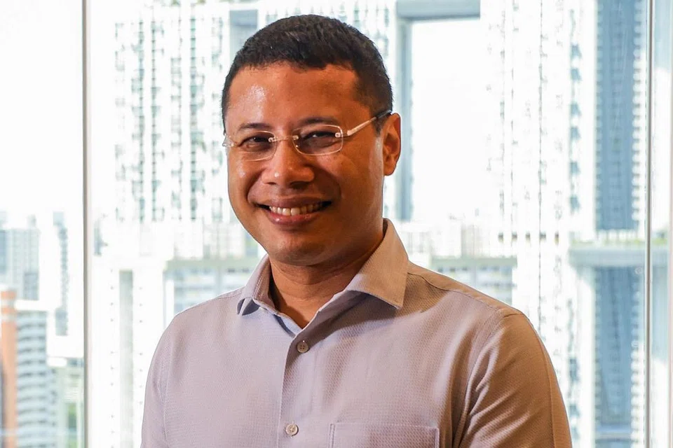 "Adalah penting kita mengambil iktibar sejak beberapa tahun kebelakangan ini untuk meningkatkan daya tahan sektor sekitaran binaan. Ini termasuk mengurangkan pergantungan kami kepada tenaga kerja asing bagi tugas intensif buruh, dan melakukan lebih banyak lagi untuk memenuhi matlamat iklim sifar bersih kami." - Menteri Pembangunan Negara, Encik Desmond Lee.