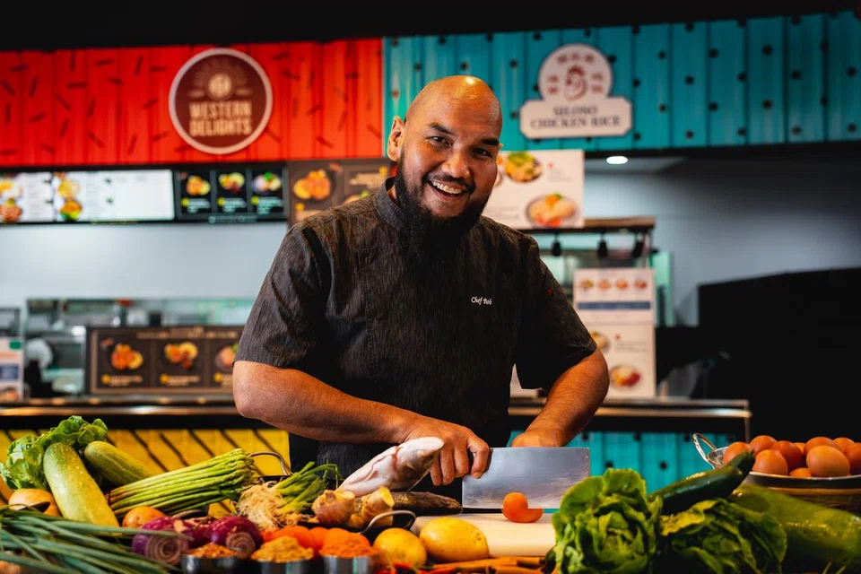 Cef Bob bekerjasama dengan Good Old Days di tingkat dua tempat makan itu yang terletak berdekatan Beach Station, Sentosa. Ia mengetengahkan hidangan tempatan yang moden dan unik.
