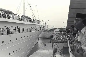  Peristiwa haji dicatat oleh tokoh masyarakat, termasuk Munshi Abdullah dalam Kisah Pelayaran ke Judah (Jeddah). Foto kenangan  jemaah haji menaiki kapal untuk berangkat ke Makkah pada 1971.