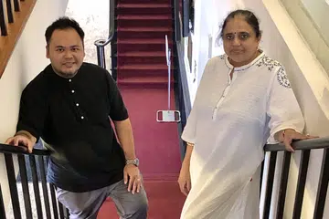 USAHA TARIK GENERASI MUDA: Kurator Program Bahasa Melayu, Pesta Penulis Singapura, Aqmal Noor (kiri) dan Kurator Program Bahasa Tamil, Cik Chitra Ramesh, mengusahakan program menggalak generasi muda menghadam karya sastera menerusi pelbagai wadah, baik persembahan muzik, realiti terimbuh (AR) atau filem.