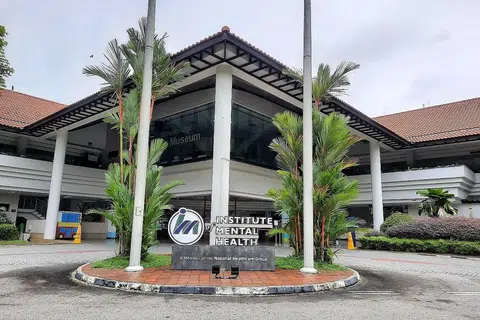 KELOMPOK JANGKITAN COVID-19: Dua wad di Institut Kesihatan Mental (IMH) telah ditutup dan lawatan tidak dibenarkan selepas enam kes terkait di sana. - Foto fail