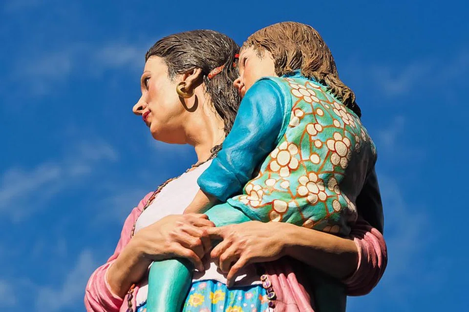 Buat perancangan kewangan yang teliti untuk memastikan kesejahteraan keluarga dalam menghadapi ketidaktentuan hidup, terutamanya dalam menghadapi kematian pasangan, kata penulis. 