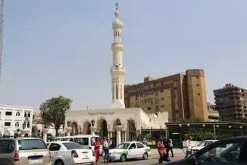Masjid Rabaa al-Adawiya di Kaherah, yang menjadi pusat perhimpunan penyokong Ikhwanul Muslimin pada 2013. Pihak berkuasa Mesir baru-baru ini menahan enam wartawan portal semak fakta Matsaddash atas dakwaan mempunyai kaitan dengan pertubuhan yang diharamkan itu, namun dakwaan tersebut dinafikan portal berkenaan.