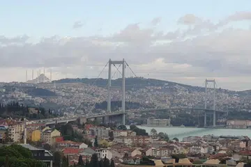 NEGARA DUA BENUA: Jambatan Bosphorus, yang menyambungkan benua Eropah dan Asia di Istanbul.