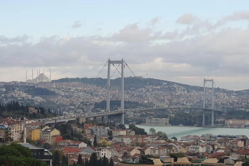 NEGARA DUA BENUA: Jambatan Bosphorus, yang menyambungkan benua Eropah dan Asia di Istanbul.
