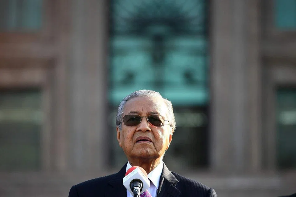 UCAPAN BERI SEMANGAT: Dr Mahathir berucap kepada pegawai awam di Putrajaya pada 21 Mei. 