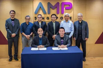 (Duduk, dari kiri) Pengarah Eksekutif AMP Singapura, Encik Mohksin Rashid; dan Pengarah Strategi Institut Sans, Encik Matthias Chia, di majlis memeterai Memorandum Persefahaman (MOU) membangunkan bakat berkemahiran tinggi dalam sektor keselamatan siber. Ia disaksikan (berdiri, dari kiri) Pengarah Teknikal Institut Sans, Encik Delaney Ng; anggota penasihat panel Program Bantuan Pilih-Latih-Kerja AMP x Sans, Encik Alwi Hafiz; Naib Pengerusi AMP, Dr Md Noordin Yusuff; Pengerusi AMP, Encik Fathurrahman Dawoed; Professor Yaacob Ibrahim dan Encik Wahab Yusoff, kedua-duanya anggota penasihat panel Program Bantuan Pilih-Latih-Kerja AMP x Sans juga.  