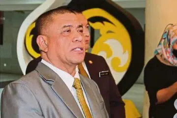 ANGKAT SUMPAH: Adun Kota Tampan, Datuk Seri Saarani Mohamad, dikemukakan sebagai calon tunggal Menteri Besar Perak. - Foto fail