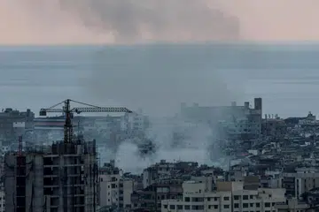 Asap tebal dapat dilihat di ruang udara selepas tentera Israel melancarkan serangan udara di Dahiyeh, bandar pinggir di selatan Beirut.