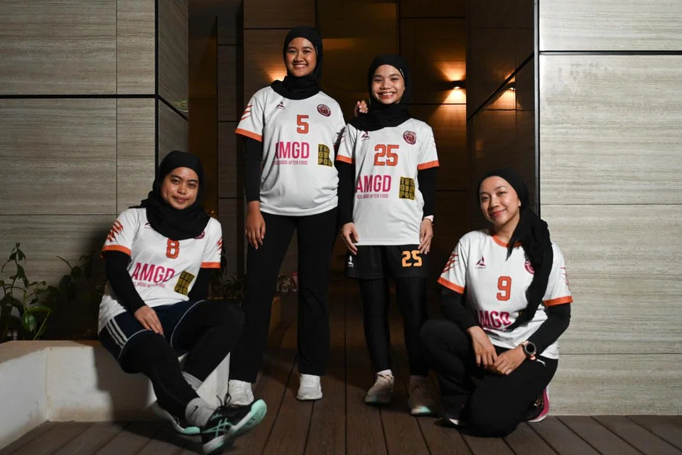 Cik Sidrah Sriwaluya, 23 tahun, menyertai pertandingan Hyrox dalam kategori larian berganti-ganti bersama tiga rakan rapatnya, (dari kiri) Cik Insyirah Sharil, 22 tahun; Cik Sharifah Nadhrah Jamal Alhadi, 23 tahun; dan Cik Nyimas Andreana Kemas, pada 28 Jun.