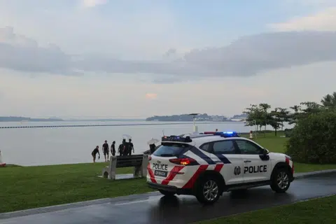 Kenderaan polis dilihat di pantai Pasir Ris sekitar 6.30 petang pada 5 Julai.