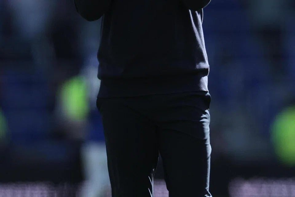 Pengurus Liverpool, Arne Slot, meraikan kemenangan pasukan kendaliannya dalam perlawanan antara Liverpool dengan Everton, di Stadium Hill Dickinson, Liverpool, England, pada 19 April.