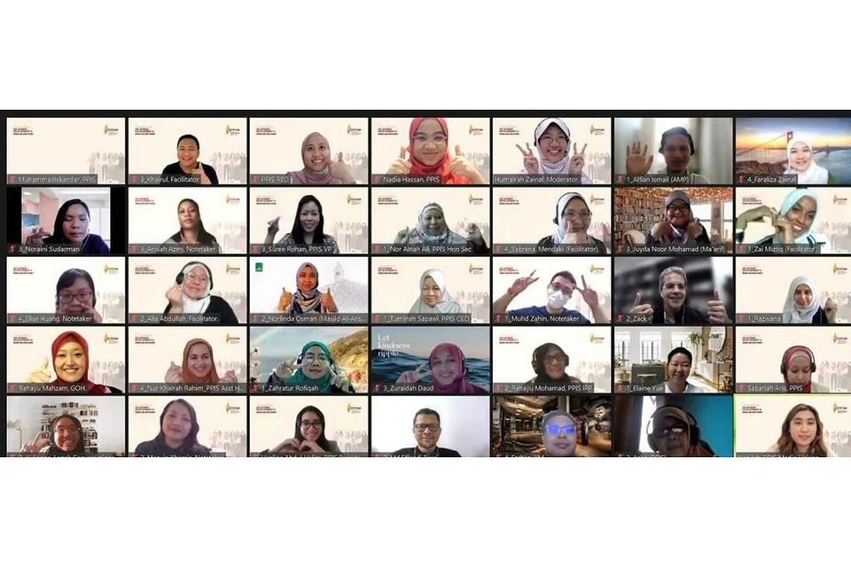BANGUN KEUPAYAAN WANITA: Setiausaha Parlimen (Kesihatan merangkap Perhubungan dan Penerangan), Cik Rahayu Mahzam ( kiri, dua dari bawah), hadir dalam sesi kedua bagi Perbincangan Dalam Talian mengenai Pembangunan Wanita (OCWD). - Foto PPIS