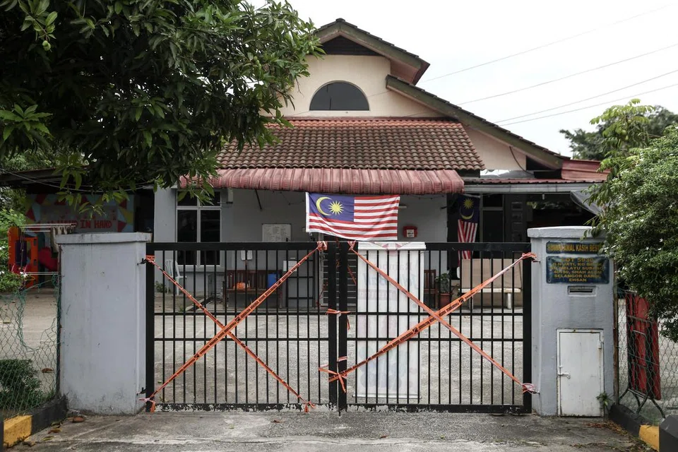 Jabatan Kebajikan Sosial Malaysia menghalang pagar masuk sebuah rumah kebajikan menyusuli serbuan oleh pihak berkuasa di Subang Jaya pada 12 September. 