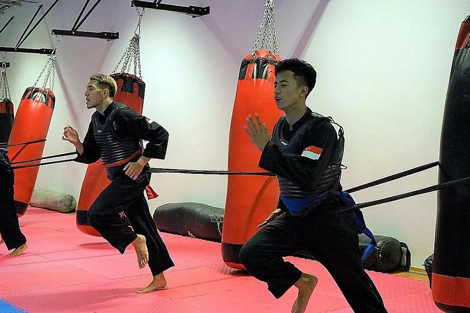 TERUSKAN LATIHAN DI OCBC ARENA: Pesilat Muhammad Hazim Mohamad Yusli (kanan) dan Muhammad Syakir Jeffry (kiri) antara penerima Biasiswa spex yang mendapat izin meneruskan latihan di OCBC Arena sebagai persiapan menghadapi pertandingan utama seperti Kejohanan Pencak Silat Dunia dan Sukan SEA. - Foto PERSISI