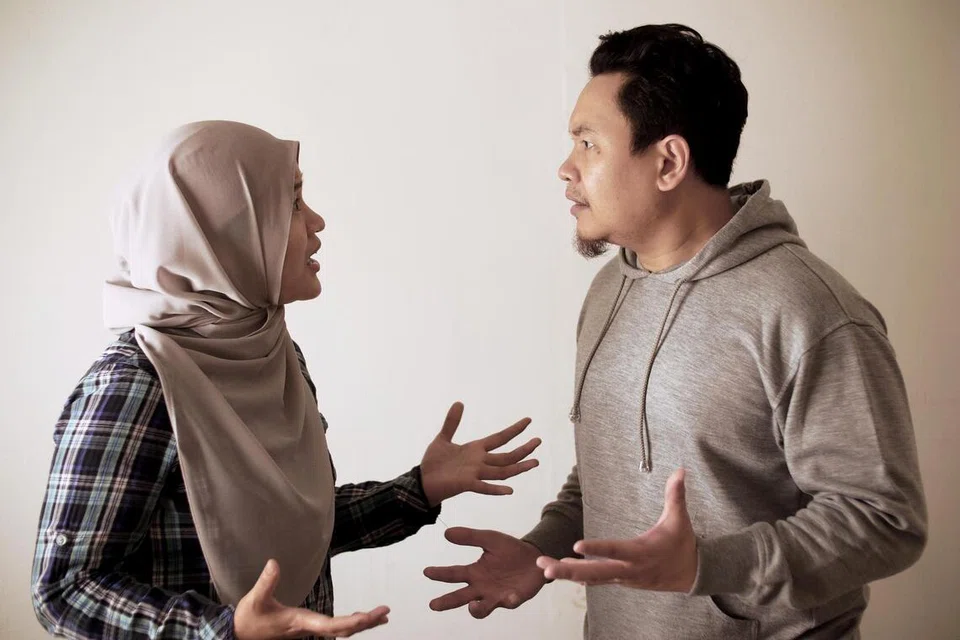 Sedangkan lidah lagi tergigit, maka adalah penting bagi pasangan suami isteri menjaga pertuturan kerana ia akan memberi kesan mendalam kepada pihak yang mendengarnya, malah boleh merosakkan hubungan.