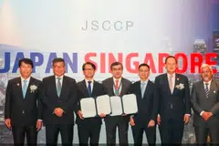 (Dari kiri) Menteri Ekonomi, Perdagangan dan Industri Jepun, Encik Ken Saito; Pegawai Eksekutif Sojitz Corporation, Encik Shigeya Kusano; Pengurus besar Sojitz Corporation, Encik Hachiman Yokoi; Pengerusi Asia Selatan, Encik Vipul Tuli; Pengarah Eksekutif Sembcorp Industries UK, Encik Wong Kim Yin; Menteri Tenaga Manusia merangkap Menteri Kedua Perdagangan dan Perusahaan, Dr Tan See Leng; dan Setiausaha Perdagangan Kementerian Perdagangan dan Industri India, Encik Shri Sunil Barthwal.