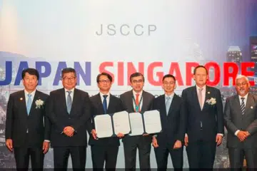 (Dari kiri) Menteri Ekonomi, Perdagangan dan Industri Jepun, Encik Ken Saito; Pegawai Eksekutif Sojitz Corporation, Encik Shigeya Kusano; Pengurus besar Sojitz Corporation, Encik Hachiman Yokoi; Pengerusi Asia Selatan, Encik Vipul Tuli; Pengarah Eksekutif Sembcorp Industries UK, Encik Wong Kim Yin; Menteri Tenaga Manusia merangkap Menteri Kedua Perdagangan dan Perusahaan, Dr Tan See Leng; dan Setiausaha Perdagangan Kementerian Perdagangan dan Industri India, Encik Shri Sunil Barthwal.