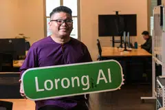 Sebagai Ketua Masyarakat di ‘Lorong AI’, Encik Muhammad Zahari Abu Talib, berusaha menghubungkan individu dengan syarikat berbeza bagi merealisasikan idea mereka. 