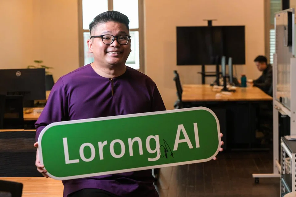 Sebagai Ketua Masyarakat di ‘Lorong AI’, Encik Muhammad Zahari Abu Talib, berusaha menghubungkan individu dengan syarikat berbeza bagi merealisasikan idea mereka. 