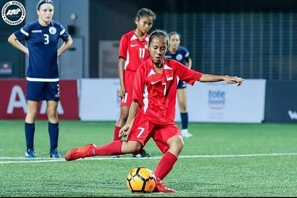 TUNGGAK PASUKAN: Ariqah antara pemain penting dalam pasukan nasional. 