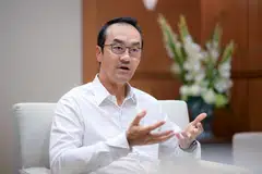 Mantan Menteri Negara Kanan (Kesihatan merangkap Tenaga Manusia), Dr Koh Poh Koon,  letak jawatan, terus khidmat sebagai Anggota Parlimen GRC Tampines
