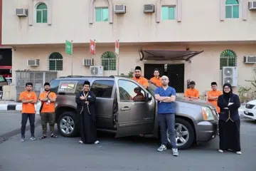 Pengarah Urusan ST&T International, Dr Ammar Ayoob Angullia (depan, dua dari kanan), bersama anggota pasukannya di Makkah. Foto dirakam pada 2024.  