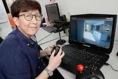 PERMAINAN HIAS RUMAH: Penuntut jurusan animasi dari Mages Institute of Excellence, Cik Sefrina Arifin, mendapat peluang mencipta beberapa jenis permainan serius dan kasual semasa pengajiannya. Gambar komputer menunjukkan sejenis permainan serius, 'Riviera', yang membantu pelanggan menghasilkan hiasan dalaman rumah mereka. - Foto JOHARI RAHMAT