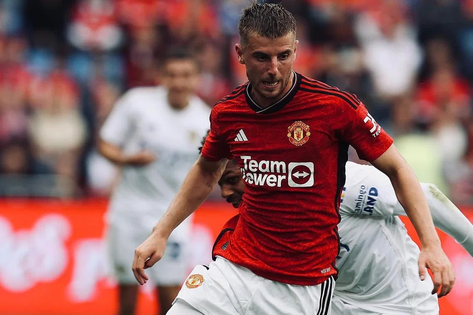 AKSI PERTAMA: Pemain midfield baru Manchester United, Mason Mount, menunjukkan persembahan mantap sewaktu perlawanan pramusim menentang Leeds United. 