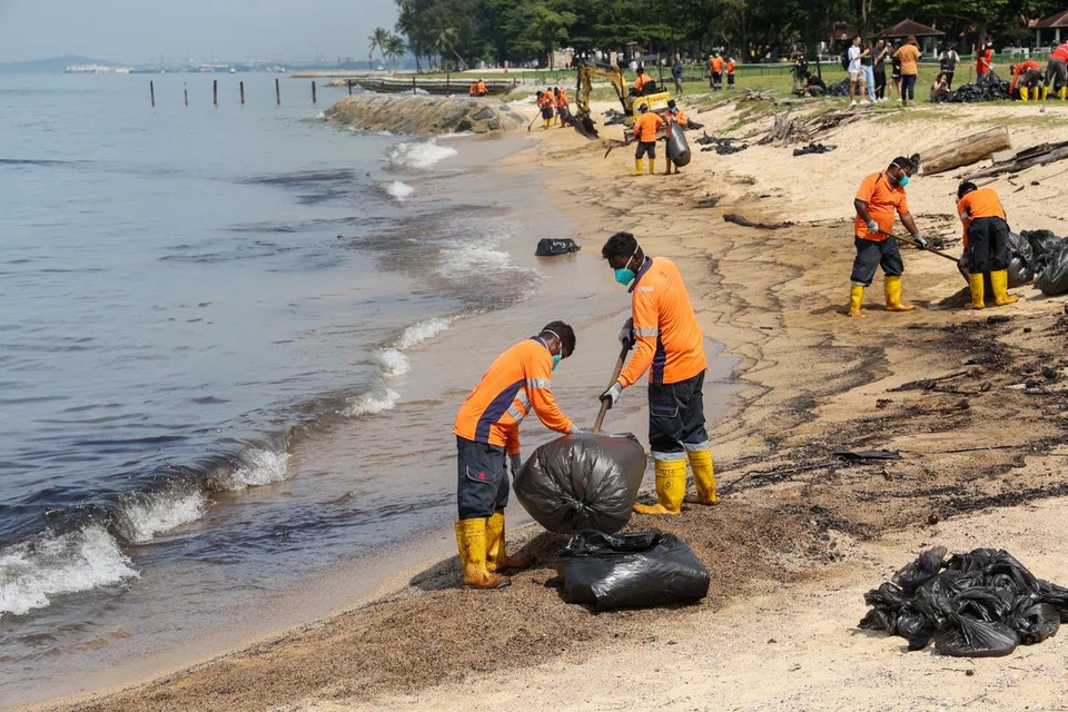 Operasi pembersihan semua pantai yang terjejas akibat tumpahan minyak berkemungkinan akan selesai dalam tempoh sekitar sebulan, kata Menteri Kemampanan dan Sekitaran, Cik Grace Fu di Parlimen pada 7 Ogos.