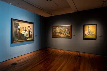 Pemandangan Galeri DBS Singapura. 