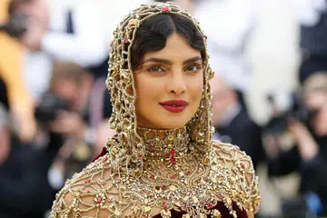 ISU PERLU DITANGANI: Priyanka Chopra, telah meminta masyarakat antarabangsa mempertingkat sokongan bagi wanita dan kanak-kanak Rohingya yang melarikan diri ke Bangladesh menyusuli pertempuran yang berlaku di Myanmar. - Foto REUTERS