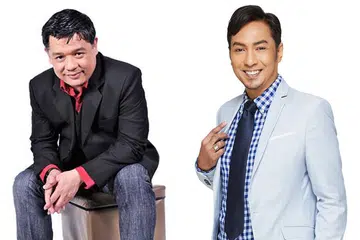 TERUS POPULAR: Abdul Razak Rahim (RZ, kiri) dan Mohamad Tahar Ghalib gembira dengan tugas yang dijalankan sekarang, yang secara langsung dapat lebih mendekatkan mereka dengan masyarakat. - Foto RADIO MEDIACORP