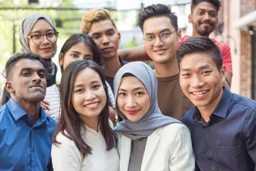 Islam mengajar umatnya agar memperkukuh hubungan antara golongan berlainan agama demi menjalin perpaduan. 