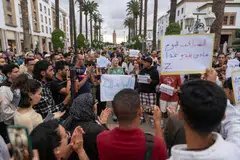 Penunjuk perasaan berkumpul semasa demonstrasi yang dianjurkan oleh kumpulan yang menamakan diri mereka sebagai, ‘Gen Z 212’ di Rabat, Maghribi, pada 9 Oktober 2025. Kumpulan itu berhimpun bagi menuntut pembaharuan dalam sektor kesihatan awam dan pendidikan