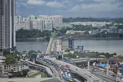 Seorang pegawai Jabatan Pengangkutan Jalan (JPJ) berkata lebih 20,000 kenderaan dari Singapura telah diperiksa di dua pusat pemeriksaan darat di Johor, dengan beberapa ratus peringatan dihantar kepada pemilik kenderaan. 