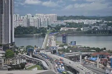 Seorang pegawai Jabatan Pengangkutan Jalan (JPJ) berkata lebih 20,000 kenderaan dari Singapura telah diperiksa di dua pusat pemeriksaan darat di Johor, dengan beberapa ratus peringatan dihantar kepada pemilik kenderaan. 