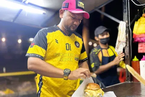 Encik Mohd Hairul Nizam Mohamad Ariffin berpendapat golongan muda perlu berani mengambil risiko dalam menentukan arah tuju mereka dalam kehidupan.