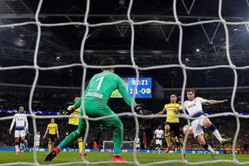 GOL KEDUA: Pemain Tottenham Hotspur, Jann Vertonghen, menjaringkan gol dalam perlawanan menentang Borussia Dortmund pada aksi Liga Juara-Juara di Wembley, semalam. - Foto AFP