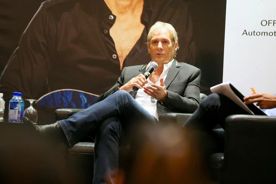 MICHAEL BOLTON: Dipaparkan sebagai salah seorang rakan baik David Foster yang menjelajah dunia dengan lagu cinta yang hit ciptaan Foster.