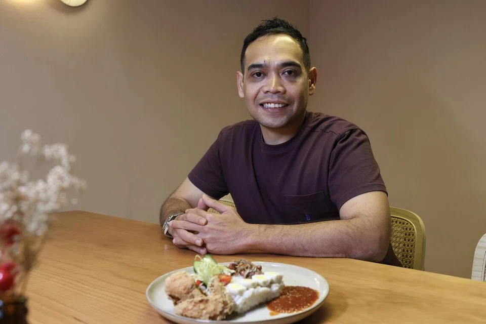 Encik Mohamad Hafiz Salim Alkhatib, pengasas rangkaian restoran terkenal, The Malayan Council yang mempunyai lima cawangan di serata Singapura serta yang terbaru, The Malayan Settlement yang terletak di Clarke Quay.