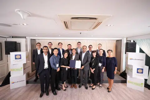 BINA BAKAT AI: Para anggota Konsortium Aida juga menandatangani perjanjian MOU untuk membina keupayaan AI dalam sektor kewangan Singapura melalui peningkatan bekalan bakat.