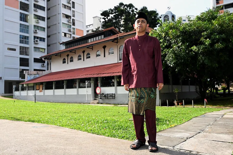 Masa depan lebih cerah, Encik Ricqo, di luar Masjid Kampong Delta, dapat merasakan sedikit ‘kebebasan’ yang lama diidamkannya setelah mendapat status penduduk tetap (PR). 